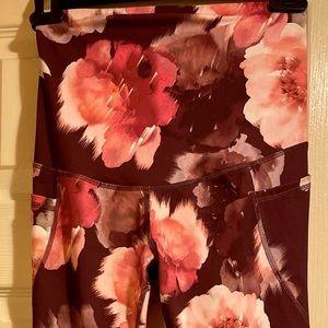 Xs old navy maternity leggings so adorable